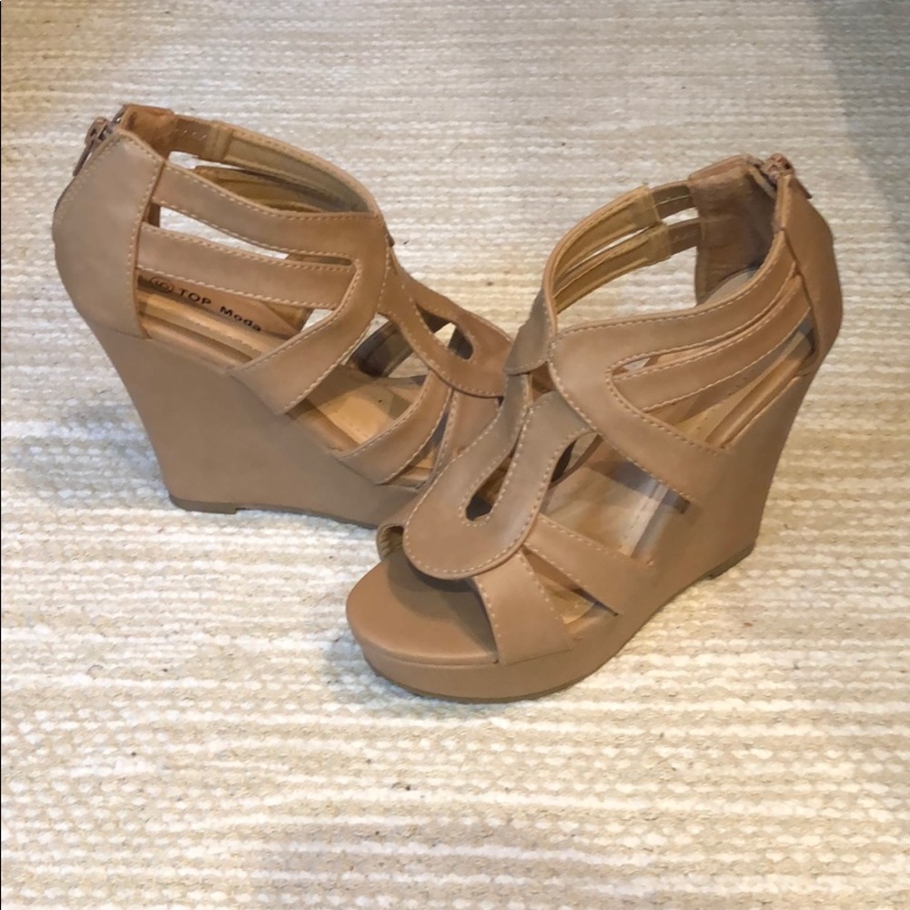 Nude Wedges